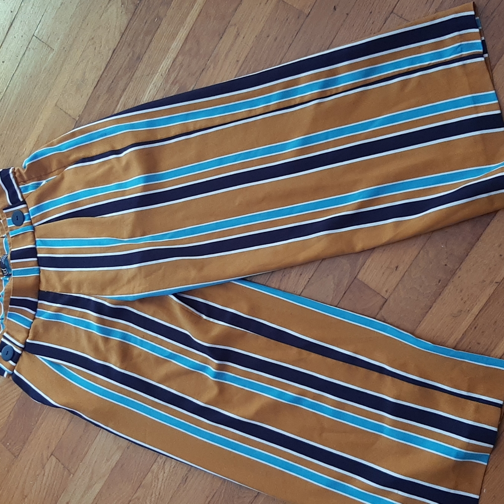 Zara capris Medium